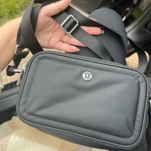 Lululemon cross purse